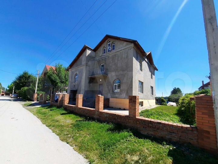 Коттедж 500 м² на участке 9 сот.