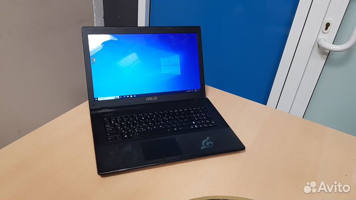 Ноутбук Asus X75A с большим экраном 17.3