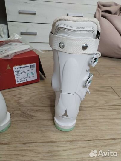 Горнолыжные ботинки atomic женские 36 размер