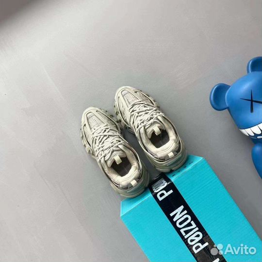 Кроссовки женские