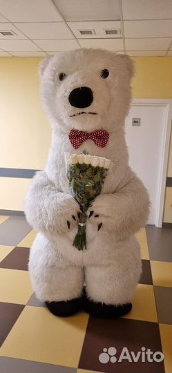 Ростовой белый медведь