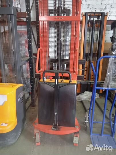 Штабелер с электроподъемом