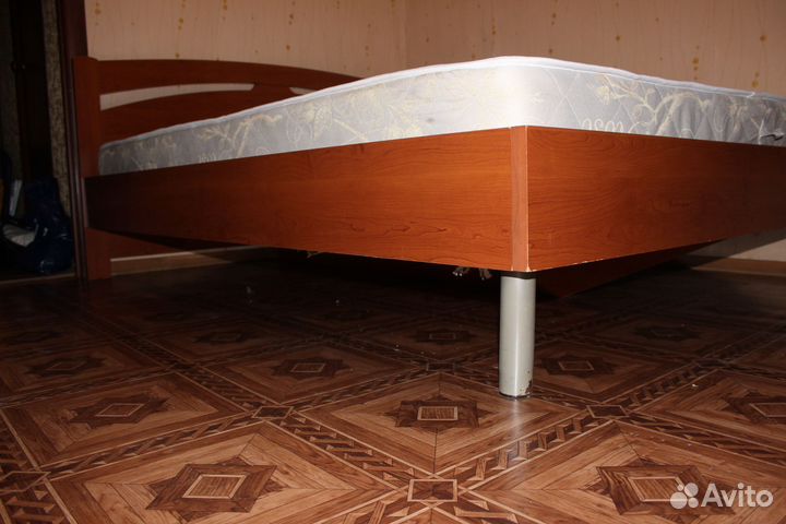 Кровать двухспальная с матрасом