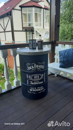 Декоративный бар из металлической бочки