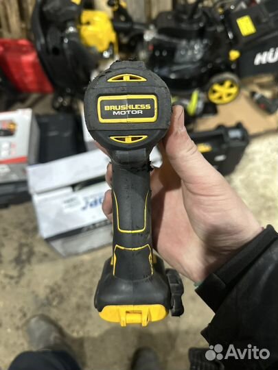 Аккумуляторный дрель-шуруповерт dewalt DCD 790 M2
