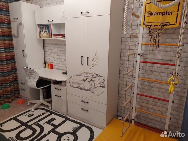 Шкаф распашной двухдверный новый