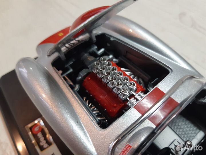 Коллекционная модель Ferrari 250 Testa Rossa 1:24