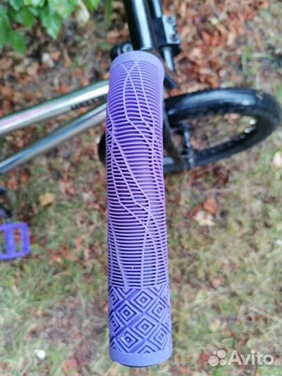 Фиолетовые грипсы на BMX