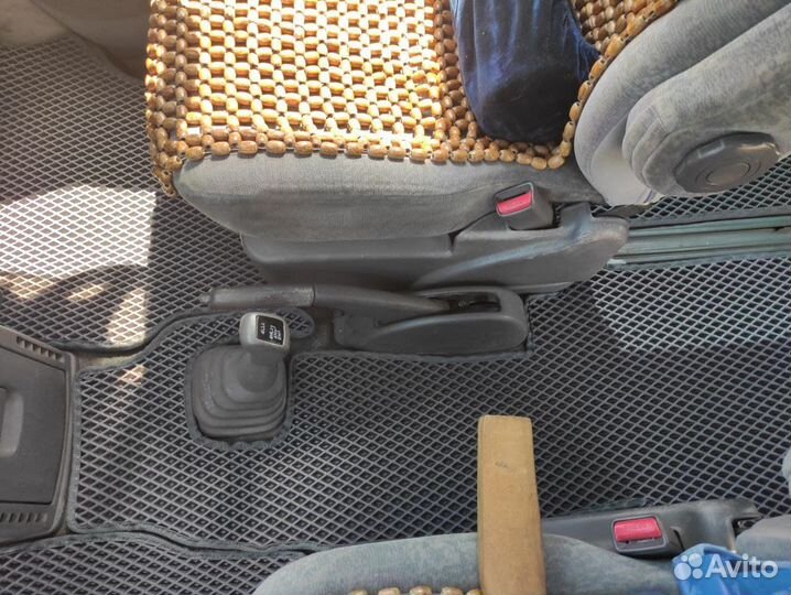 Автоковрики EVA на Mitsubishi Delica с полозьями