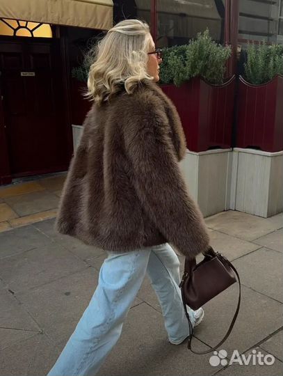 Искусственная шуба короткая коричневая
