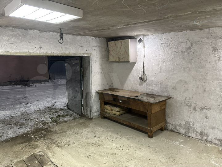 Гараж, > 30 м²