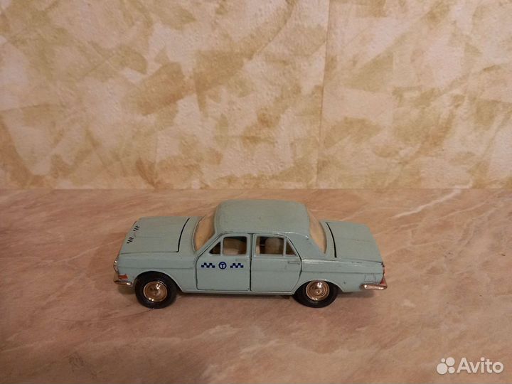 Модель автомобиля Волга газ-24 1/43 СССР