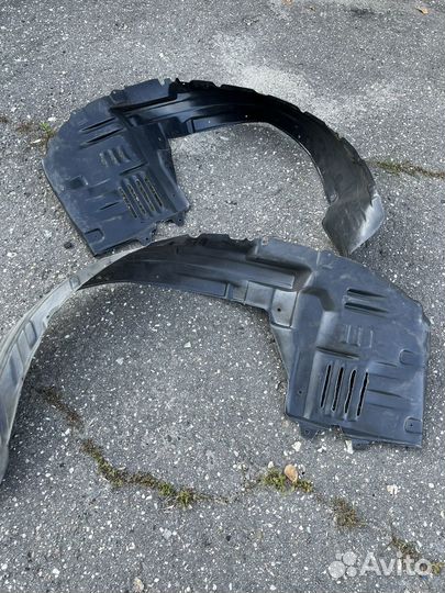 Подкрылок mitsubishi pajero