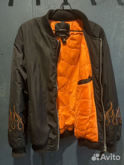 Куртка бомбер bershka