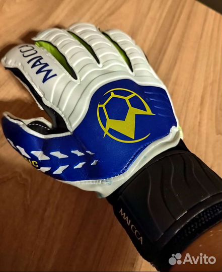 Вратарские перчатки