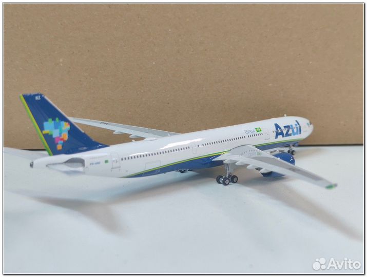 Самолёт Airbus A330 azul 1/400 Phoenix