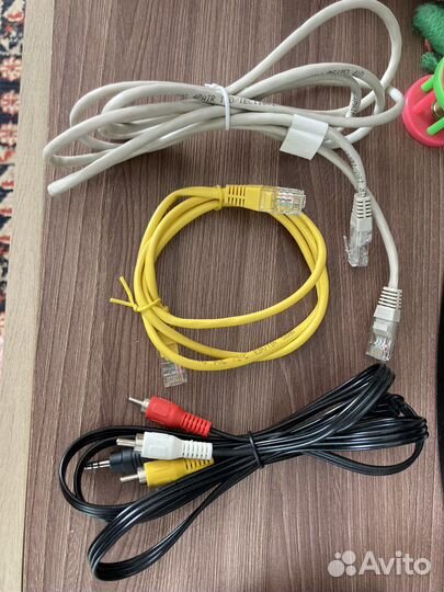 Шнуры и роутер ростелеком