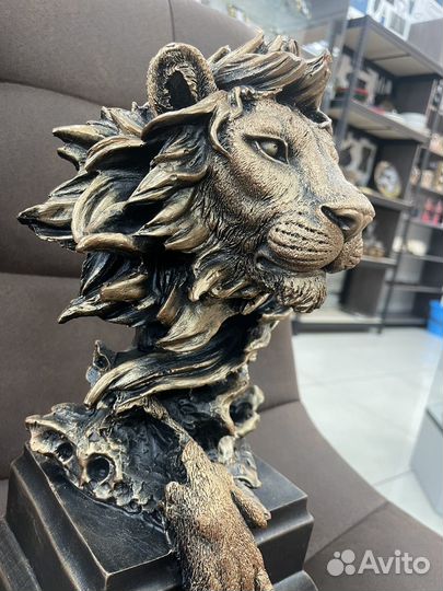 Статуэтка лев