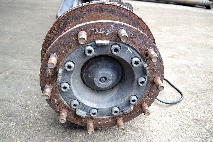 Ступица, дисковые тормоза, передний мост, левая sc