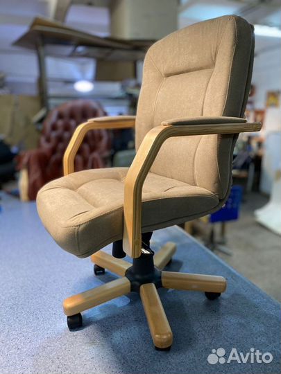 Офисное кресло