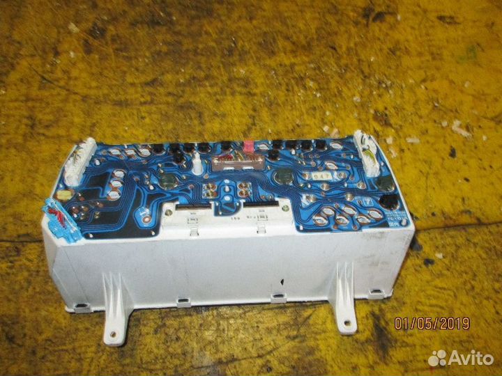 Панель приборов Toyota Hiace TRH124V