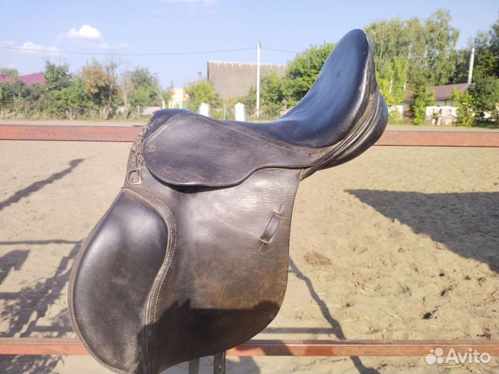 Седло для лошади