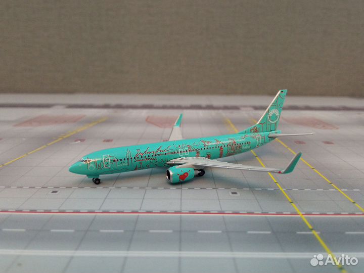 Модель самолета herpa 1:500 531832 Boeing 737