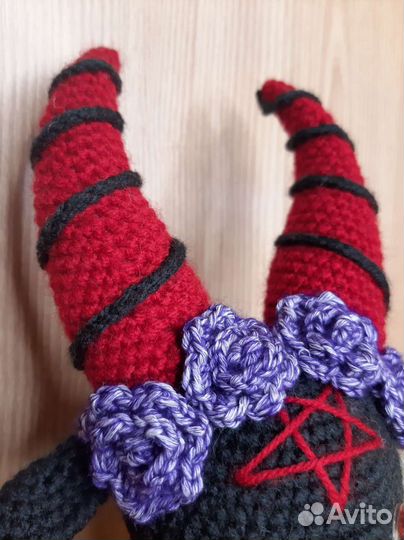 Бафомет вязанная игрушка