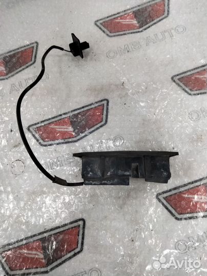 Кнопка открывания багажника Опель Астра Н