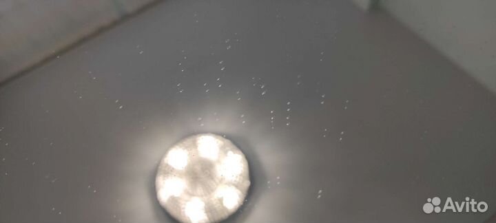 Зеркальный фасад (зеркало)