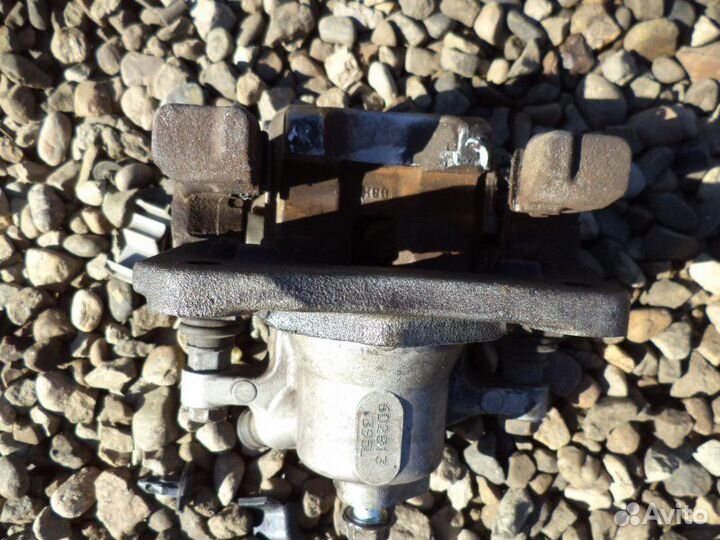 Суппорт задний левый Toyota Camry ACV40 2AZ-FE