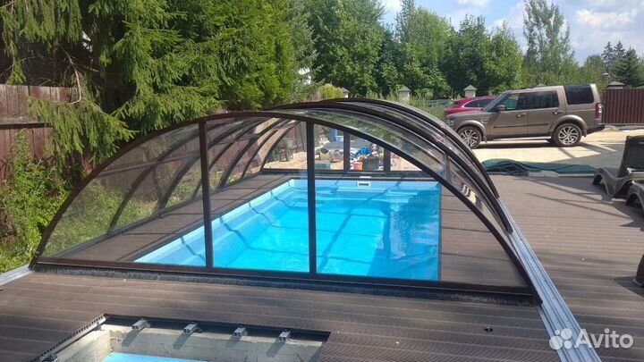 Бассейн с павильоном