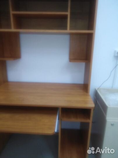 Письменный стол для компьютера