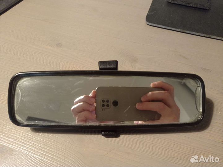 Внутрисалонное зеркало заднего вида