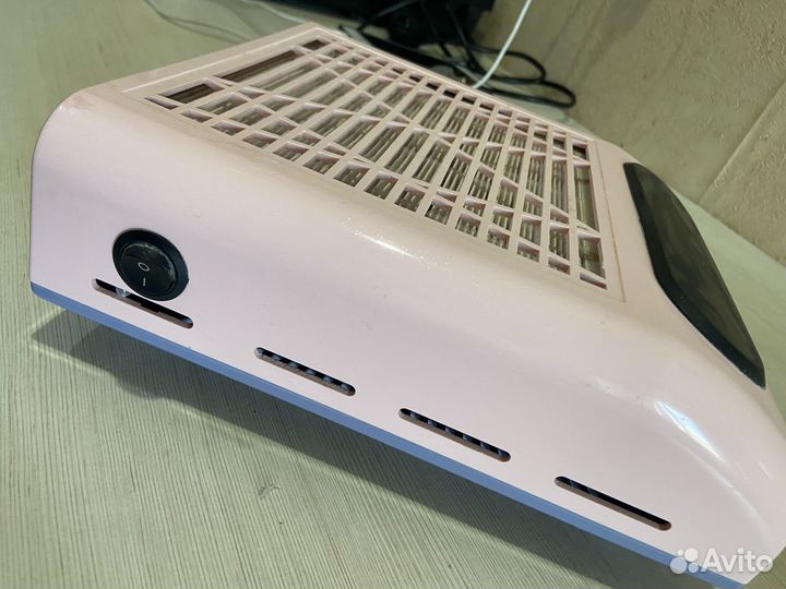 Настольная вытяжка маникюрная