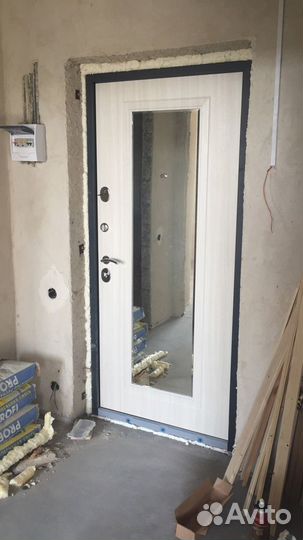 Дверь Входная с зеркалом