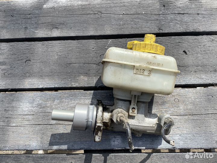 Цилиндр тормозной главный Skoda Octavia A4