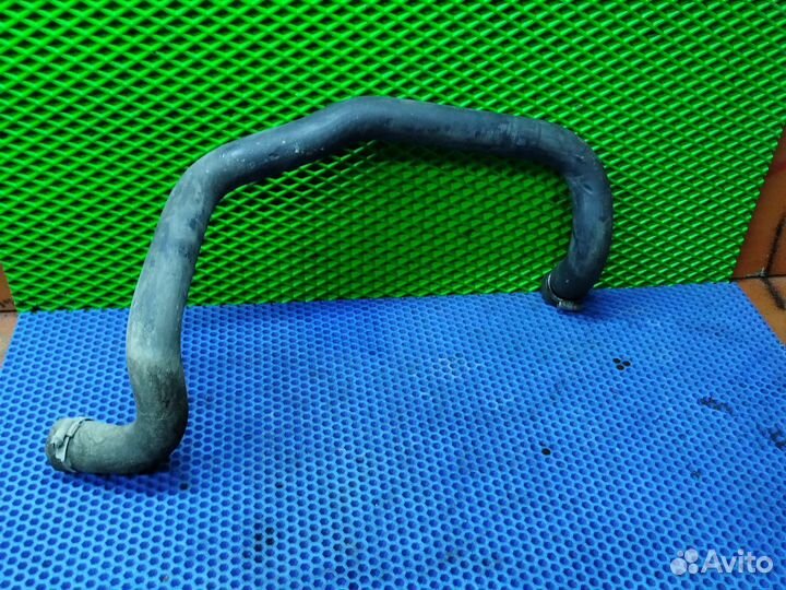 Патрубок радиатора нижний Volvo s40 v40