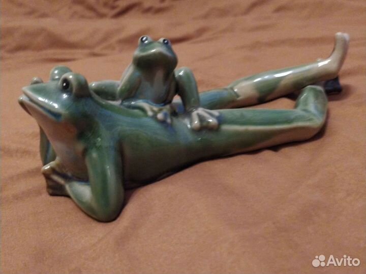 Керамические лягушки