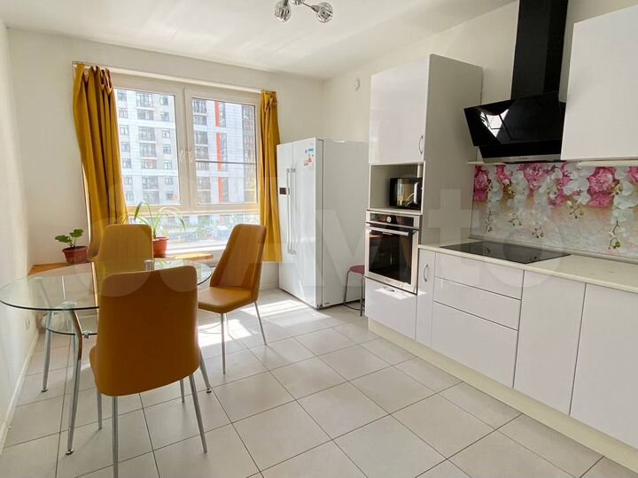 2-к. квартира, 50 м², 3/33 эт.