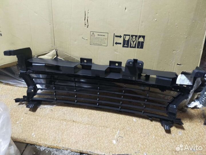 Решетка бампера Renault Logan 2 (14-18г)