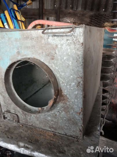 Термос, ящик, емкость