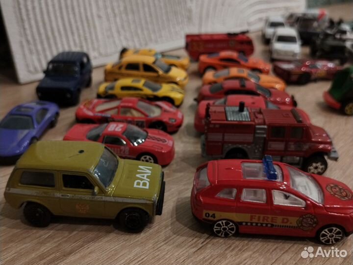 Игрушечные машинки