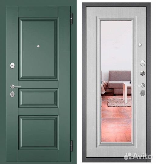 Входная дверь в квартиру с зеркалом