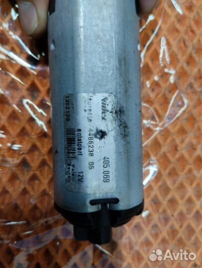 Моторчик регулировки сиденья правый Audi Q3 8U