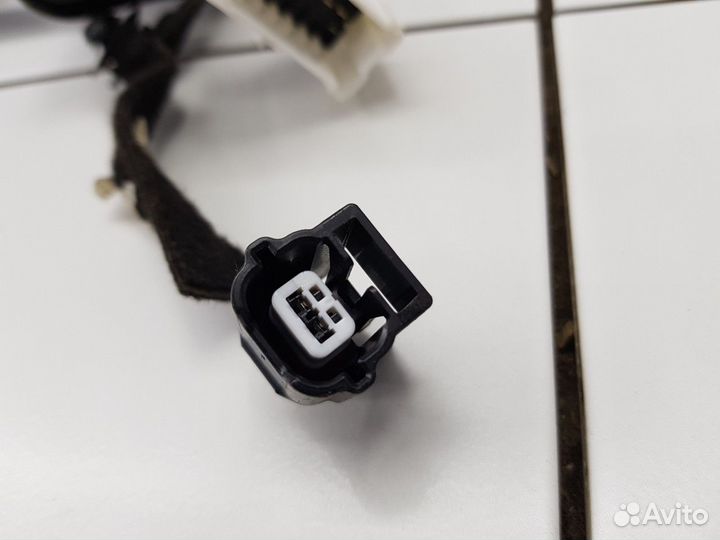 Электропроводка передней правой двери