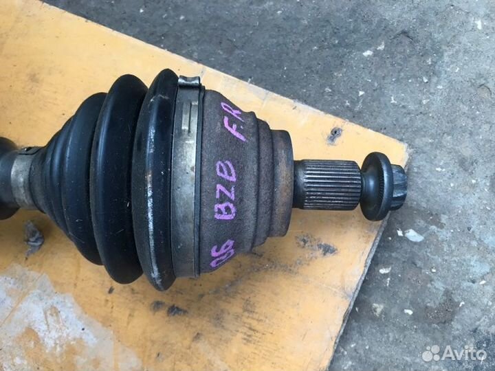 Привод передний правый Volkswagen Passat B6 2006