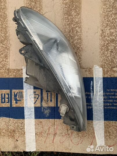 Фара левая Peugeot 206