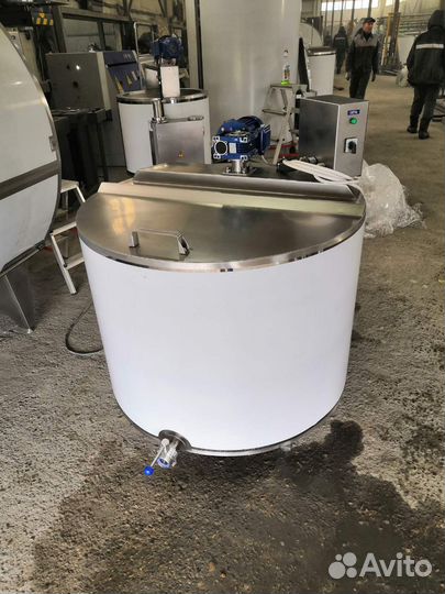 Охладитель молока 300 литров