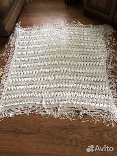 Шелковый платок реалитет ему почти 80лет